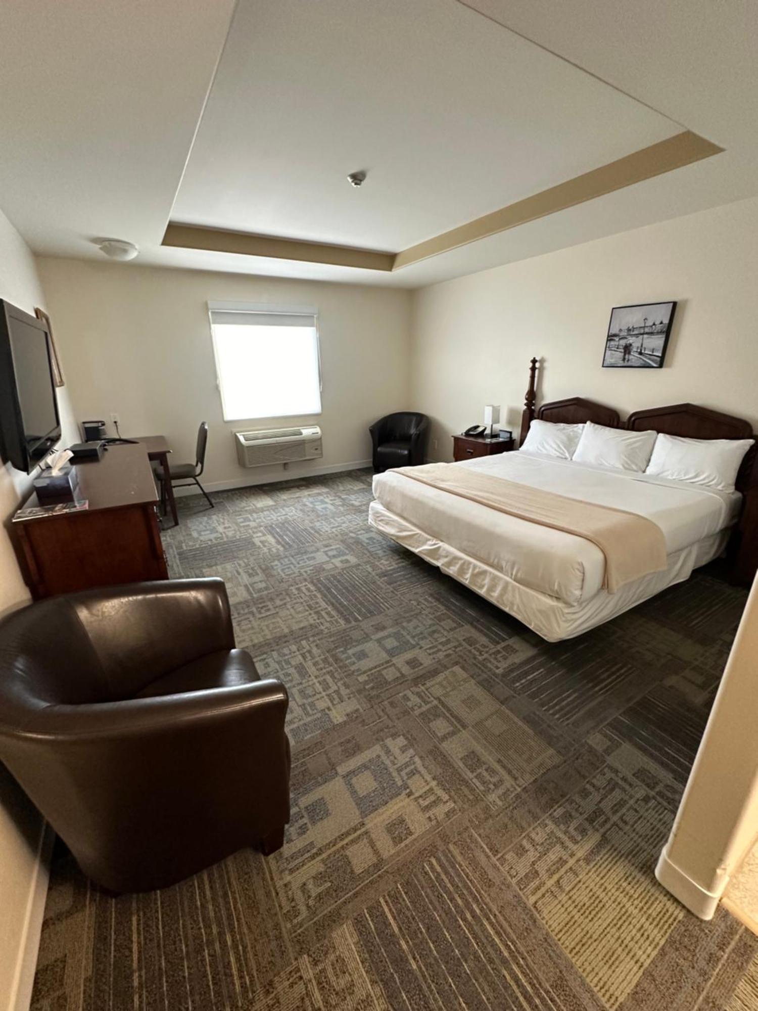 Sleep Suite Motel Steinbach Exterior photo