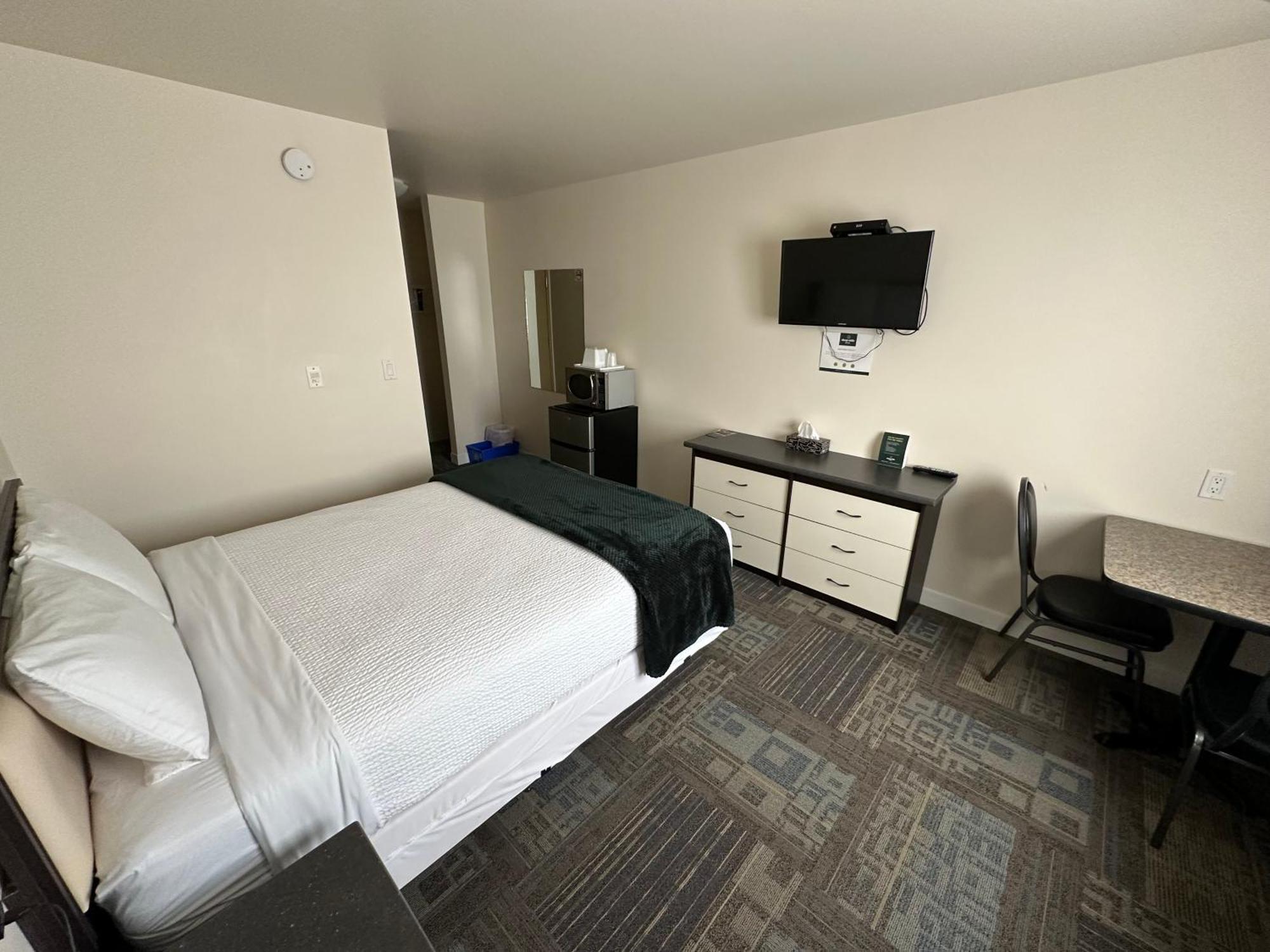 Sleep Suite Motel Steinbach Exterior photo