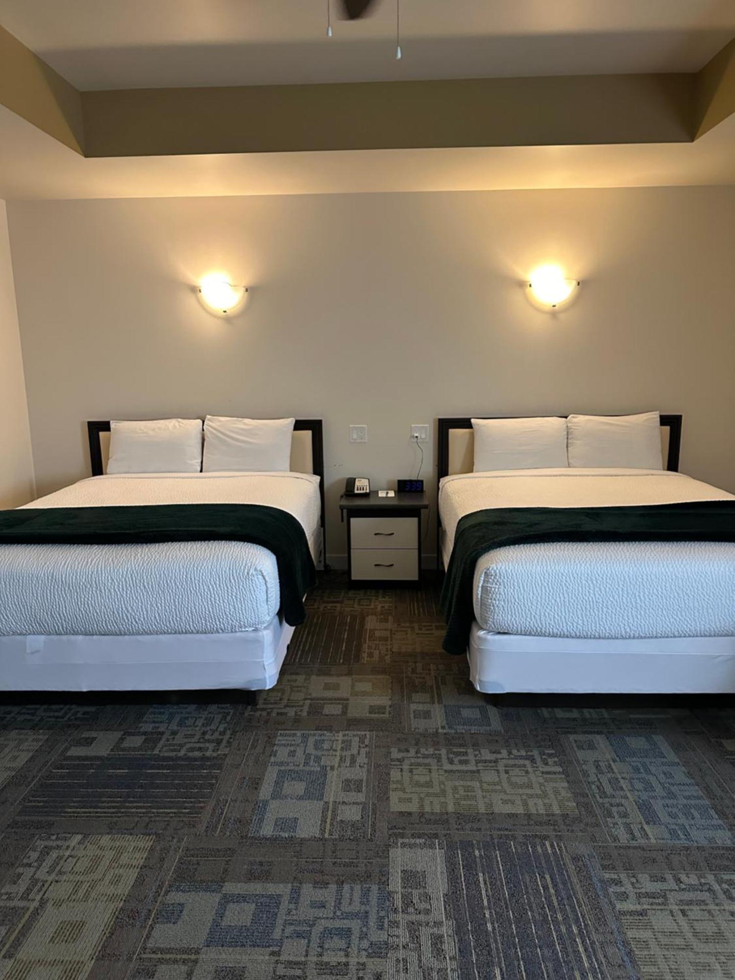 Sleep Suite Motel Steinbach Exterior photo